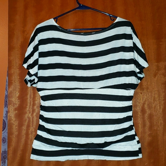 ANNABELLE CUTE & CASUAL TOP - Picture 7 of 9